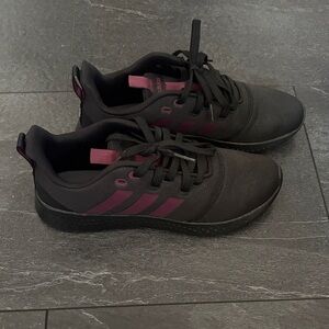 Woman’s Adidas cloudfoam comfort tennis shoes, 9, NWOT